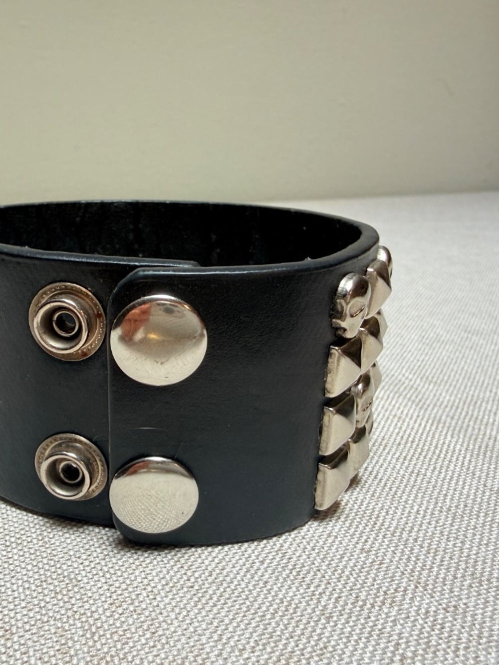 Skull Studded Black Leather Cuff Biker Goth Punk - Picture 4 of 8